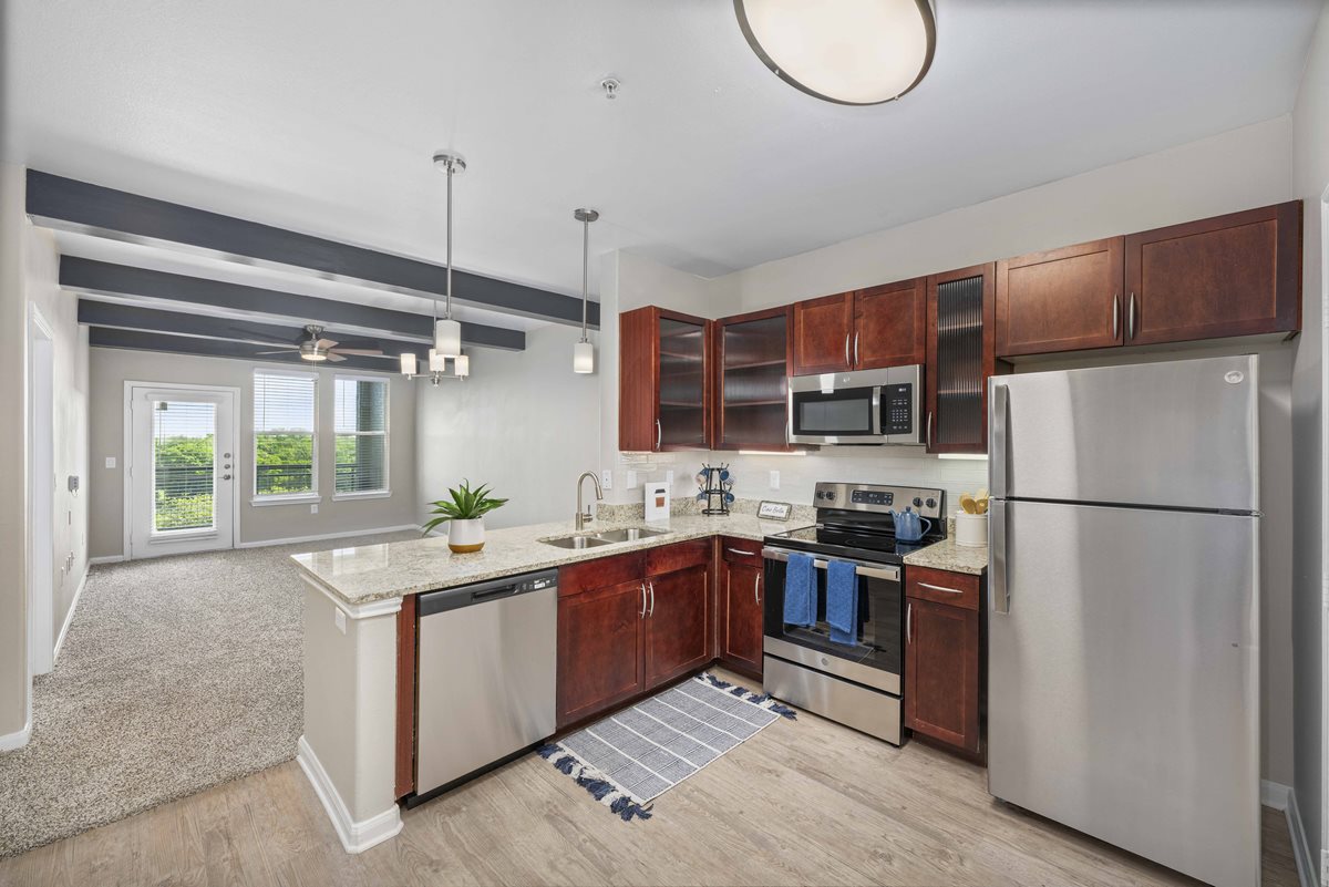 880 Lyn Luxury Apartments